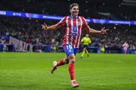 山东泰山球员克雷桑更新动态，晒出自己钓鱼的照片，依然是乐不思鲁啊，济南的小伙伴们？知道克雷桑的最新情况吗？回到济南了吗？